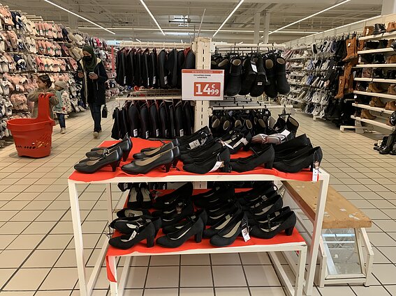 Belgų pamėgtas prekybos centras Ronko mieste, Prancūzijoje Belgų pamėgtas prekybos centras Ronko mieste, Prancūzijoje