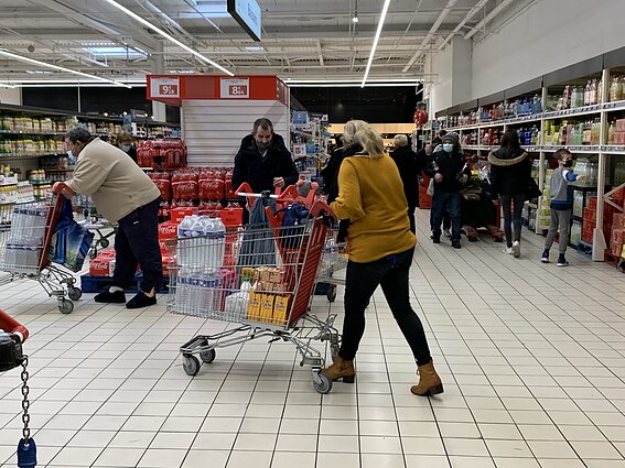Belgų pamėgtas prekybos centras Ronko mieste, Prancūzijoje Belgų pamėgtas prekybos centras Ronko mieste, Prancūzijoje