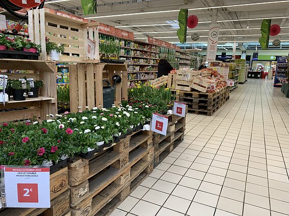 Belgų pamėgtas prekybos centras Ronko mieste, Prancūzijoje Belgų pamėgtas prekybos centras Ronko mieste, Prancūzijoje