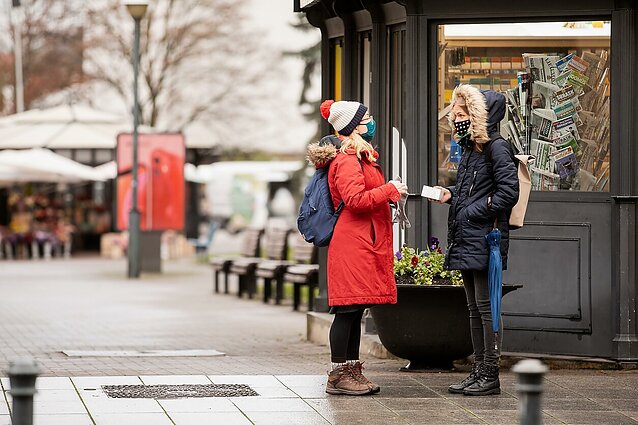 Žinios. Vyriausybė šiandien planuoja peržiūrėti COVID-19 pandemijos valdymo priemones