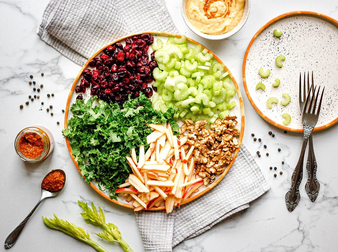  Veganiškos Valdorfo salotos