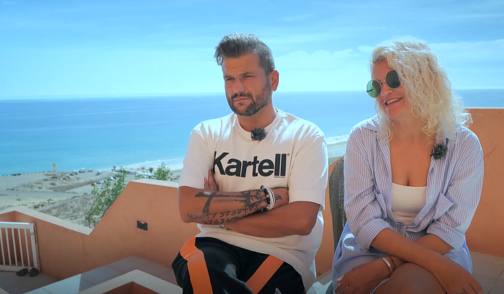 Garsių televizijos prodiuserių avantiūra – dešimt mėnesių trunkanti povestuvinė kelionė: pora į Kanarų salą atvyko mašina