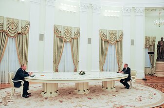 V. Putinas ir O. Scholzas derybų metu Maskvoje