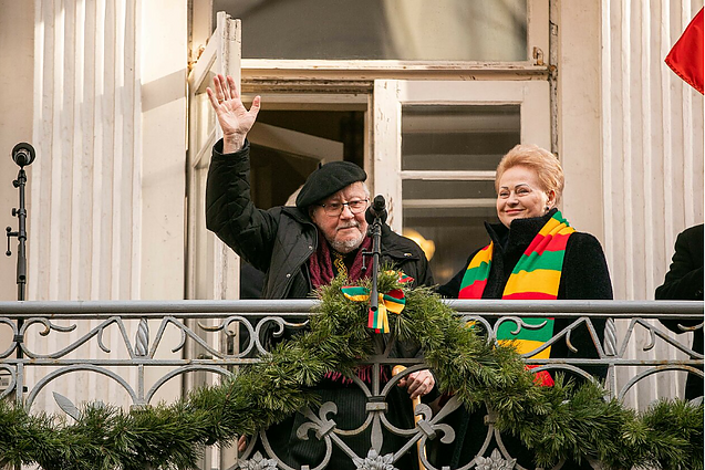 Landsbergis iš Signatarų namų balkonėlio: mažiausiai mums reikia tarpusavio varžybų ir vidaus peštynių