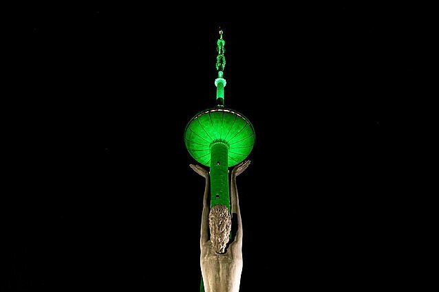 LRT ir Vilniaus televizijos bokšto šventinis sveikinimas