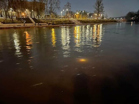 Netikėta dronų šou pabaiga: dėl vėjo nutraukus pasirodymą, dalis jų nusileido į Nerį