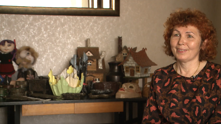 Šilutiškei Laimai tvarumas – ne šiaip sau žodis: iš sulūžusių skėčių gamina daugkartinius maišelius, iš kiaušinių pakuočių – indus