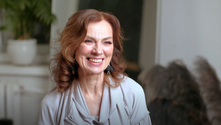Gimę tą pačią dieną. Atsibodus laukti vaidmenų, aktorė Virginija Kochanskytė iš teatro išėjo pati: maniau, kad mane pastebėti turi natūraliai
