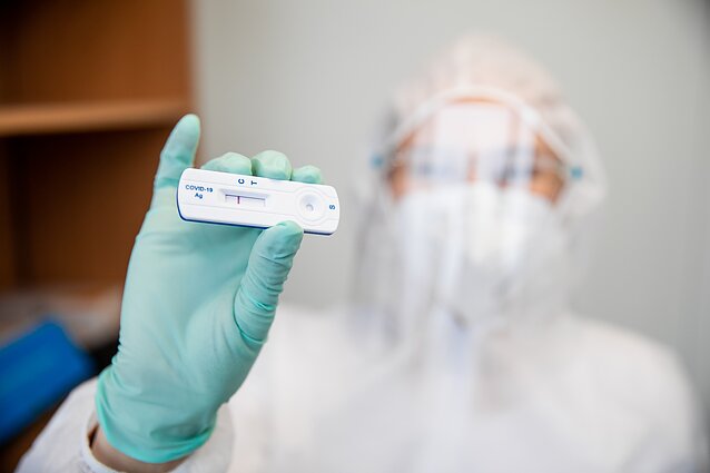 Daugėja sergančiųjų gripu ir COVID-19, bet epidemiologė ramina: panikuoti nereikėtų