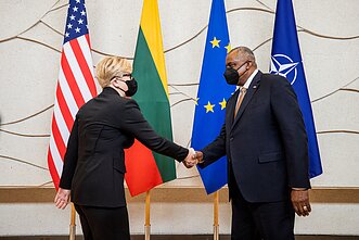 Lithuanian Prime Minister Ingrida Šimonytė and US Secretary of Defence Lloyd Austin