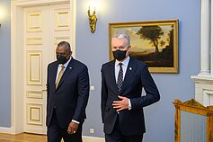 US Secretary of Defence Lloyd Austin and Lithuanian President Gitanas Nausėda