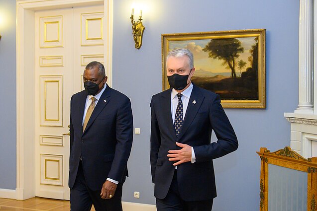 US Secretary of Defence Lloyd Austin and Lithuanian President Gitanas Nausėda