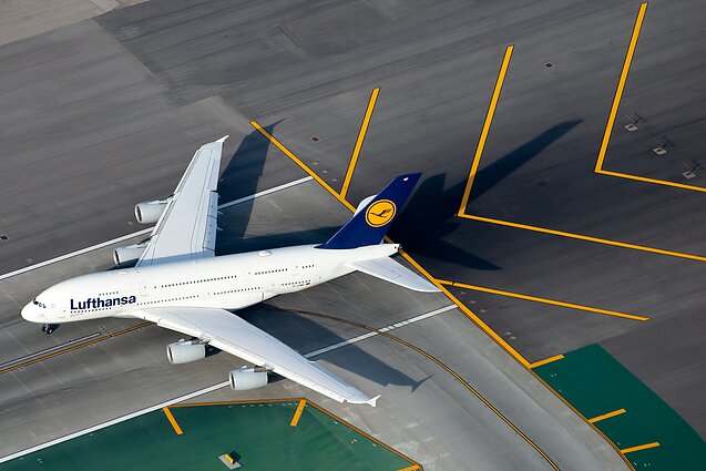 Самолет „Lufthansa“ Самолет „Lufthansa“