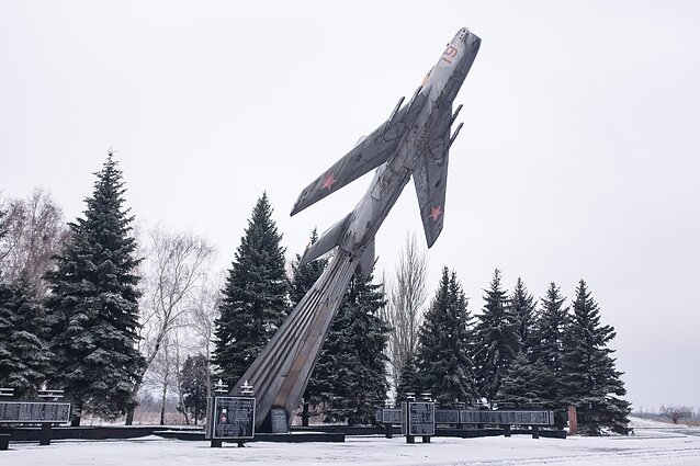 Antrojo pasaulinio karo memorialas – dar vienas kertinis Rusijos įtakos Ukrainoje taškas. Karo atminimas ir įamžinimas reiškia patriotizmo skiepijimą dėl vadinamojo Didžiojo Tėvynės karo, kaip jis vadinamas Rusijoje, ir žymi besitęsiančius Maskvos bandymus turėti bendrą kolektyvinės atminties liniją su Ukraina. Antrojo pasaulinio karo memorialas – dar vienas kertinis Rusijos įtakos Ukrainoje taškas. Karo atminimas ir įamžinimas reiškia patriotizmo skiepijimą dėl vadinamojo Didžiojo Tėvynės karo, kaip jis vadinamas Rusijoje, ir žymi besitęsiančius Maskvos bandymus turėti bendrą kolektyvinės atminties liniją su Ukraina.