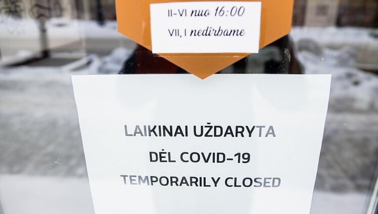 Pasaulį sukaustęs nerimas ir dveji metai, pasijautę kaip amžinybė. Apie sustingusį laiką karantino metu