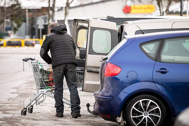 Žinios. Padidėjus srautams į Lenkiją apsipirkti, pasienio parduotuvės skaičiuoja nuostolius: svarsto užsidaryti