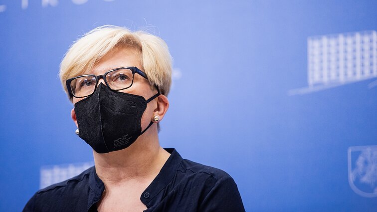 Žinios. Šimonytė sako, kad greičiausiai bus priimtas sprendimas dėl nepaprastosios padėties paskelbimo