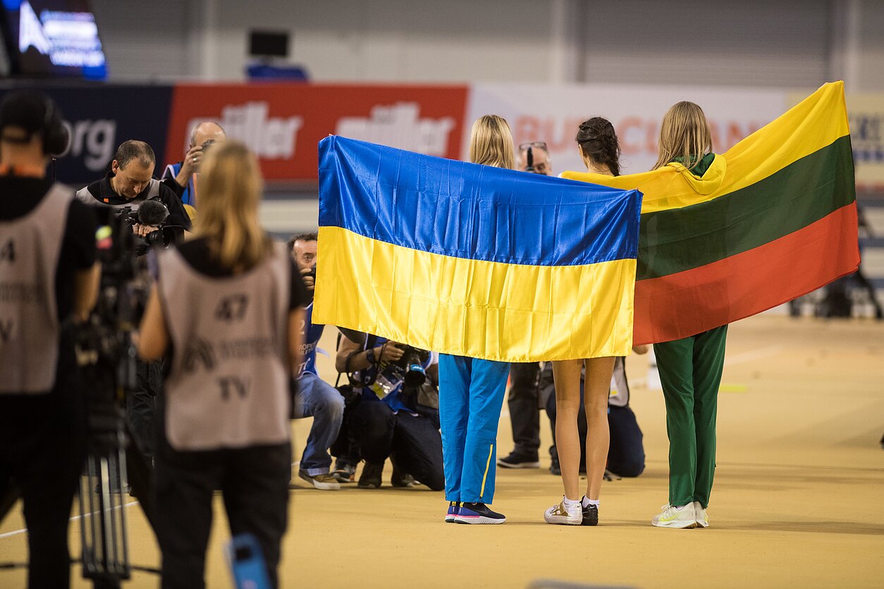 Lithuanian and Ukrainian athletes (associative image) Lithuanian and Ukrainian athletes (associative image)