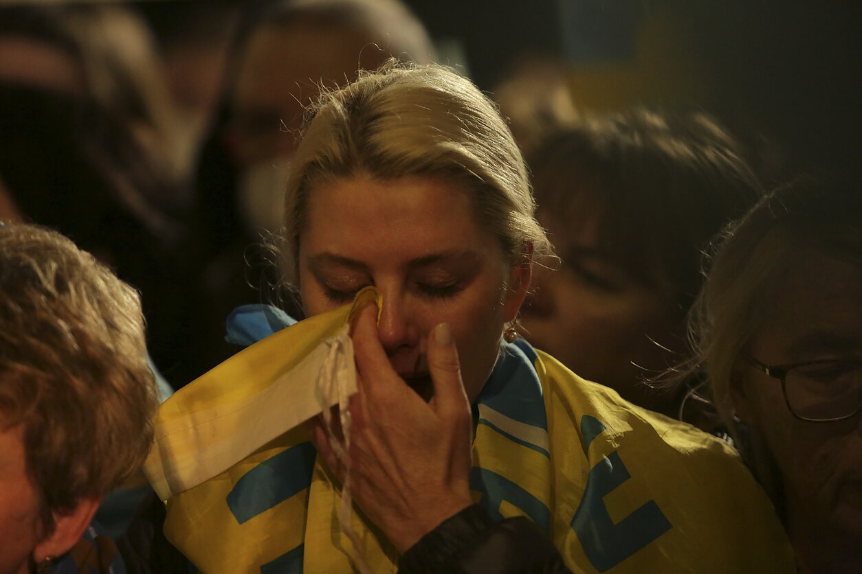 Protestas prieš Rusijos ataką prie Rusijos ambasados Lisabonoje Protestas prieš Rusijos ataką prie Rusijos ambasados Lisabonoje