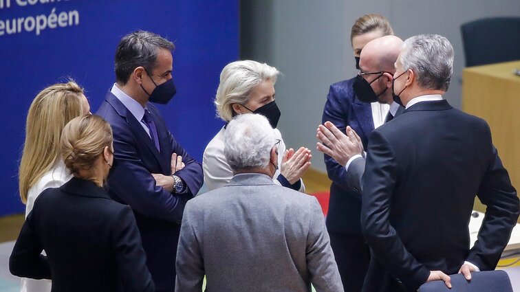 ES pradėjo kalbas dėl trečiojo sankcijų paketo Rusijai, didžiausi nesutarimai – dėl SWIFT sistemos