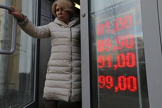 Dėl naujų „sankcijų“ Rusijai jau brangsta rusiškos akcijos ir stiprėja rublis