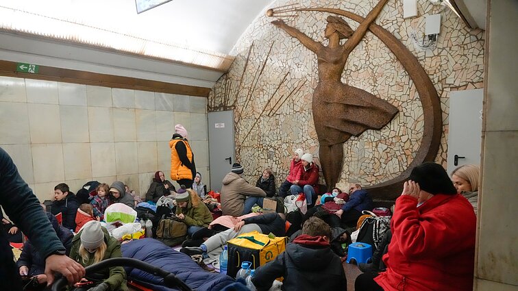 Žinios. Klyčko skelbia, kad Kijevas pereina į gynybos fazę, Zelenskis ragina Putiną derėtis ir stabdyti žudynes