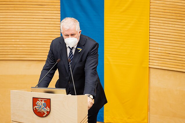 Žinios. Anot Anušausko, vis daugiau ES ir NATO šalių nusprendė tiekti ginklus Ukrainai