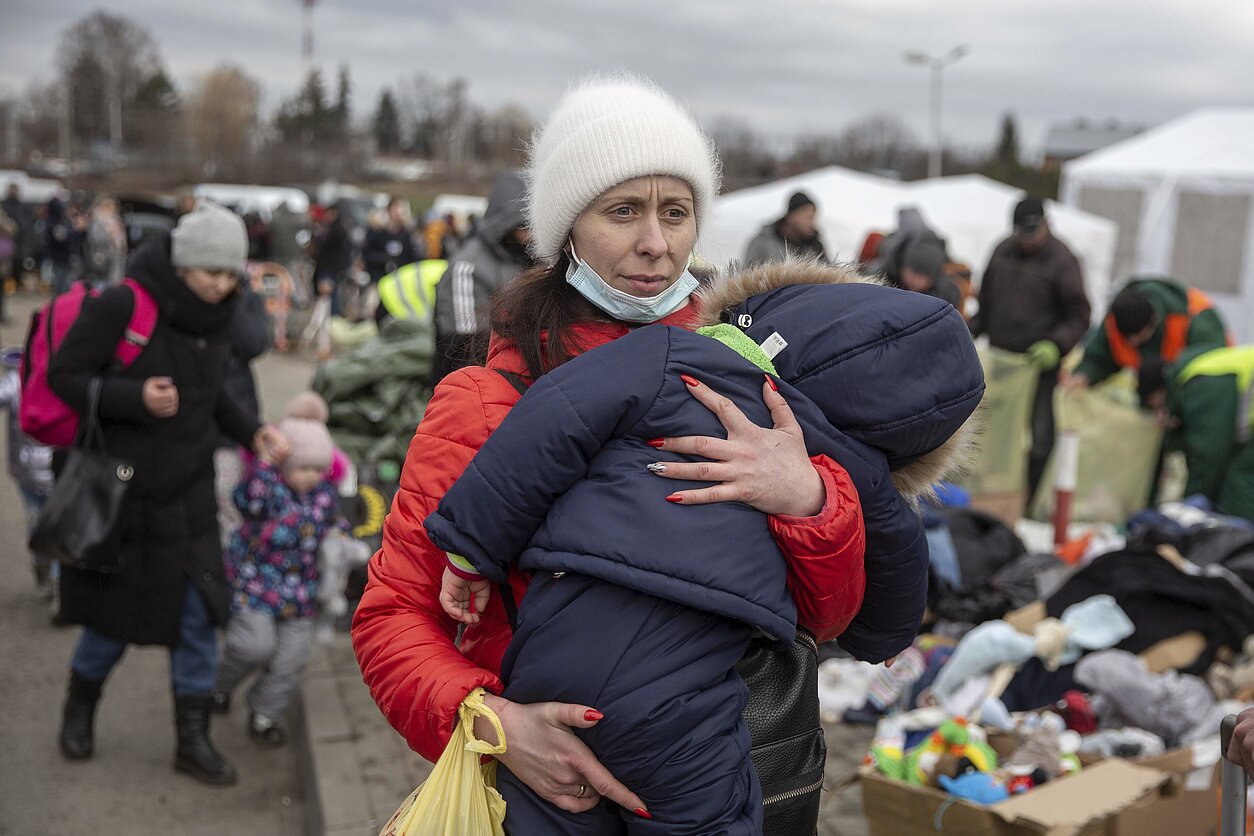 Nuo karo Ukrainoje bėgantys žmonės Nuo karo Ukrainoje bėgantys žmonės