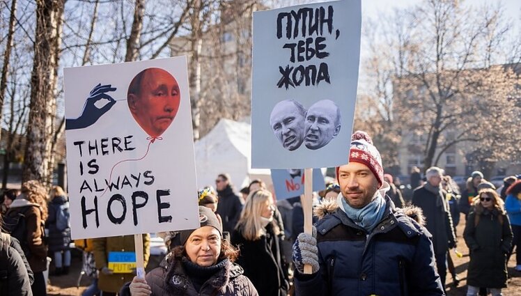 Prie Rusijos ambasados protestą prieš karą Ukrainoje surengęs Tapinas: tikiuosi, kad paskutinis kartas čia bus šventiškas