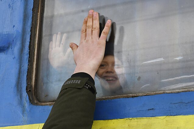Ukrainos vaikai išvyksta į vakarinę šalies dalį. 