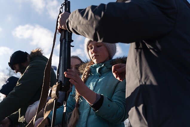 Civilians take up arms in Ukraine