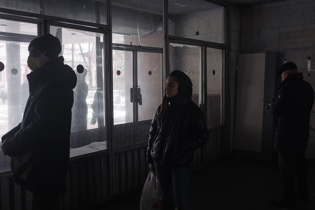 While shopping in Zhytomyr, a city 130 kilometres west of Kyiv, air raid sirens ring out for the third time in one morning. The security guards hurry people toward a shelter, instructing them to leave behind their shopping carts