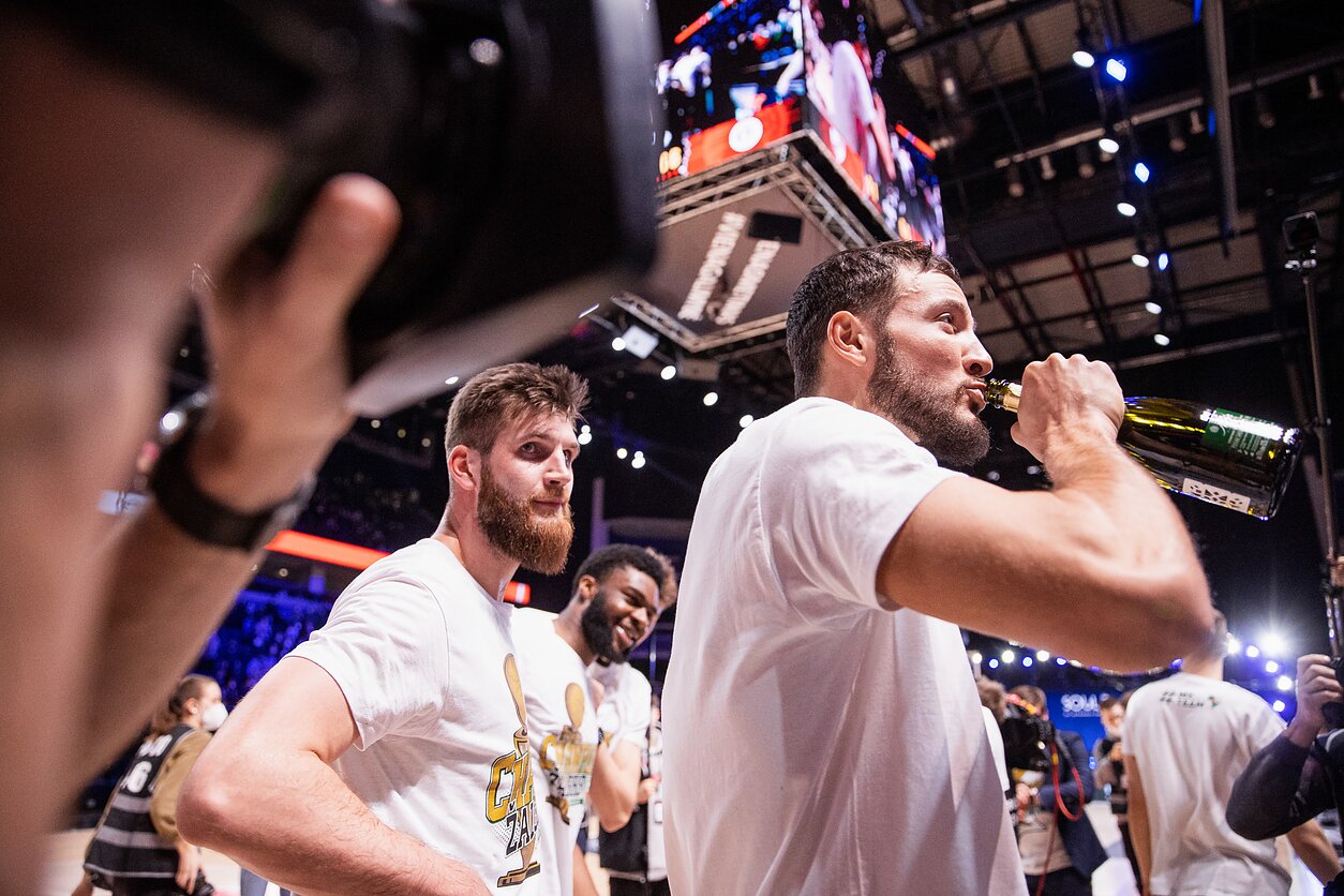 Athletes have also expressed support to Ukraine. Žalgiris Kaunas BC said it would not play with any Russian clubs and urged Euroleague to follow its example. 