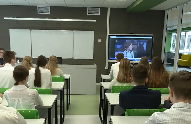 „Jei neįsikištume, po kelerių metų kariauti tektų jums“: Rusijoje mokyklose – pamokos apie „išvadavimo misiją Ukrainoje“