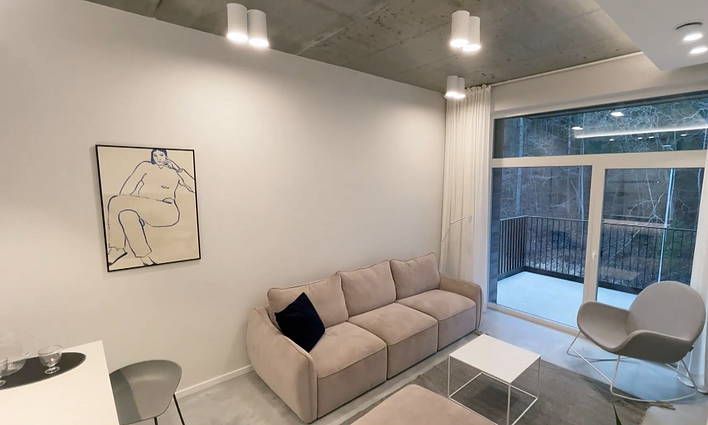 Modernus dviejų kambarių butas su sandėliuku: zefyro stiliaus oazė