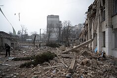 Karas Ukrainoje. Suniokota mokykla Žytomyre