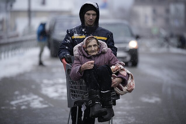 Evakuojama ukrainietė, Irpinė