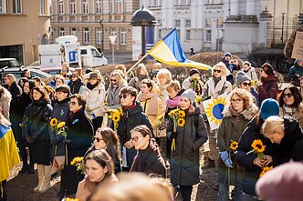 Palaikymo akcija „Kovo 8-oji – solidarumo su Ukrainos moterimis diena“ prie Ukrainos ambasados