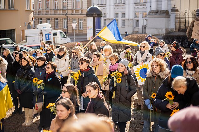 Palaikymo akcija „Kovo 8-oji – solidarumo su Ukrainos moterimis diena“ prie Ukrainos ambasados