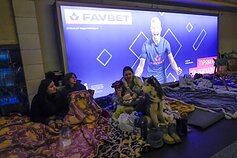 Karas Ukrainoje, žmonės gelbėja ir savo gyvūnus