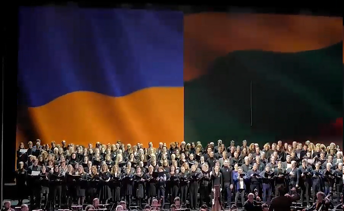 LNOBT menininkai paramą Ukrainai išreiškė muzika – sugiedojo kovojančios šalies himną ukrainietiškai