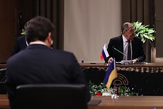 Ukrainos ir Rusijos užsienio reikalų ministrų Dmytro Kulebos ir Sergejaus Lavrovo susitikimas Turkijoje