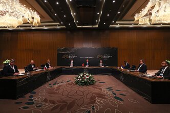 Ukrainos ir Rusijos užsienio reikalų ministrų Dmytro Kulebos ir Sergejaus Lavrovo susitikimas Turkijoje