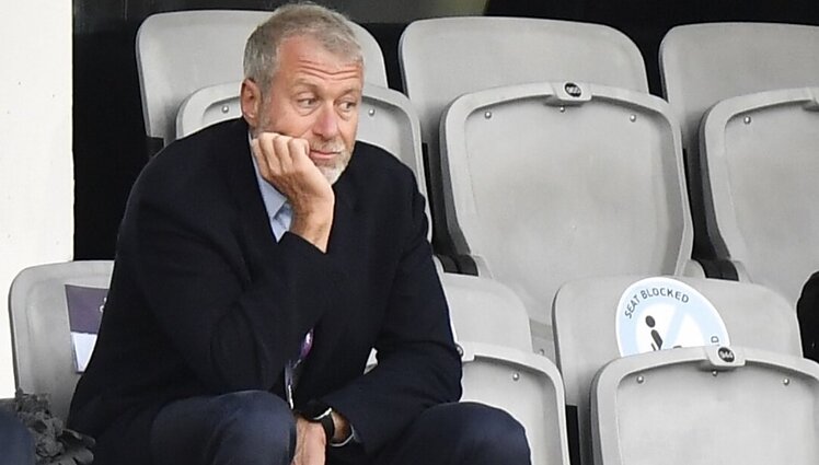 Žinios. JK įšaldė Abramovičiaus turtą Anglijoje, jis nebegalės parduoti „Chelsea“ klubo