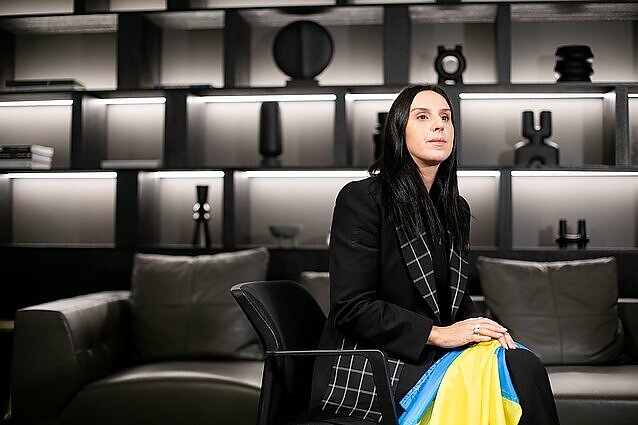 Eurovizijos nugalėtoja Jamala žinią apie Rusijos agresiją skleidžia savaip: supratau, jog turiu pradėti savo karą Eurovizijos nugalėtoja Jamala žinią apie Rusijos agresiją skleidžia savaip: supratau, jog turiu pradėti savo karą