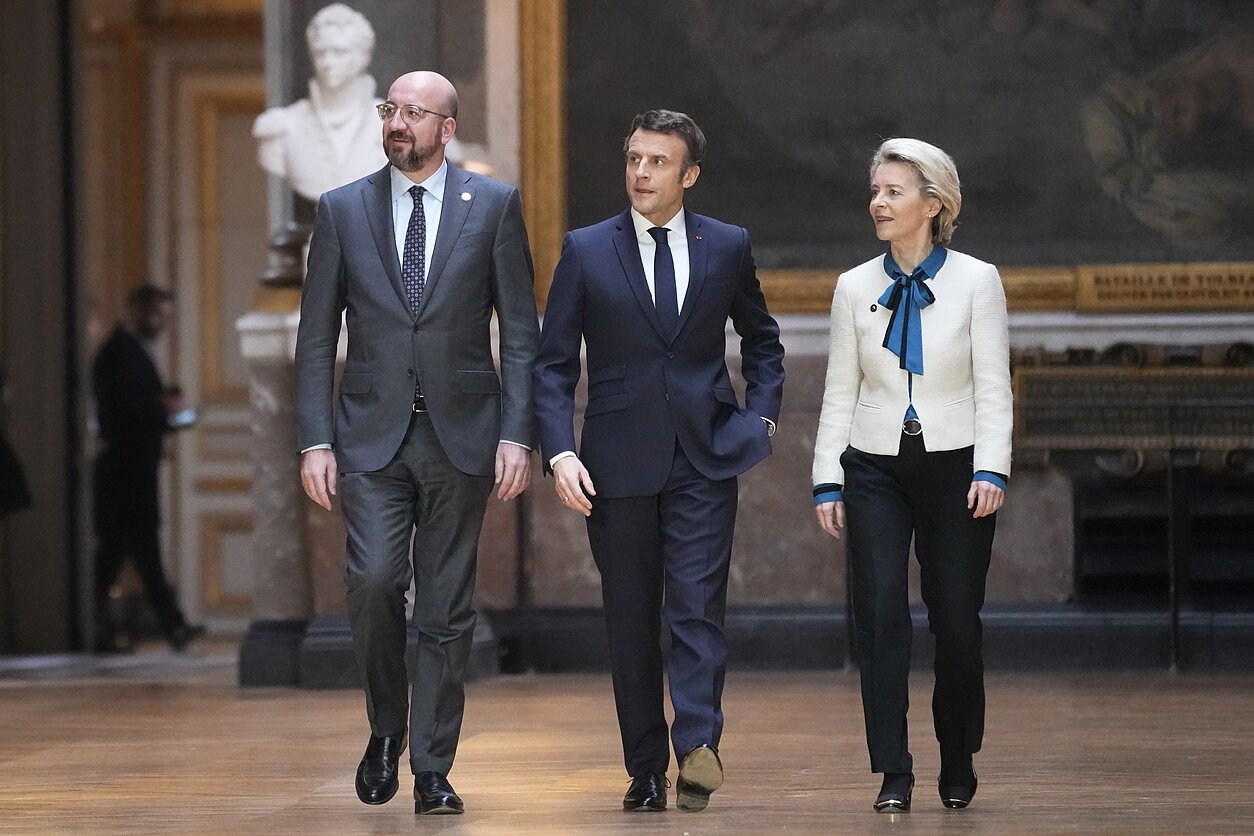 Charles`is Michelis, Emmanuelis Macronas ir Ursula von der Leyen Charles`is Michelis, Emmanuelis Macronas ir Ursula von der Leyen