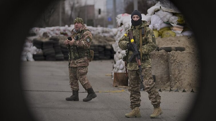 Žinios. Rusija perspėjo, kad ginkluotę iš užsienio gabenančios vilkstinės gali tapti Rusijos taikiniais