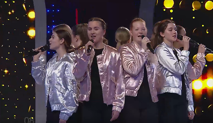 Dainų dainelė 2022. Vokalinė grupė „Mini Jazz“ – „Man in the Mirror“