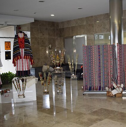 Santara. Audycja w języku polskim. Palmy i stroje ludowe w Sejmie RL