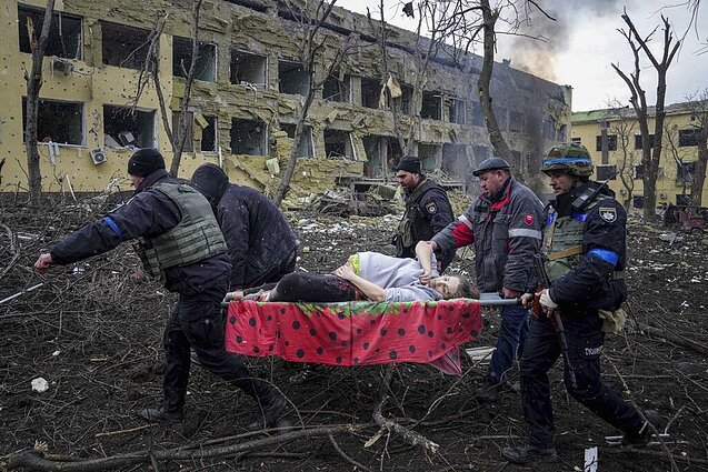 Mariupolio gimdymo namų bombardavimas